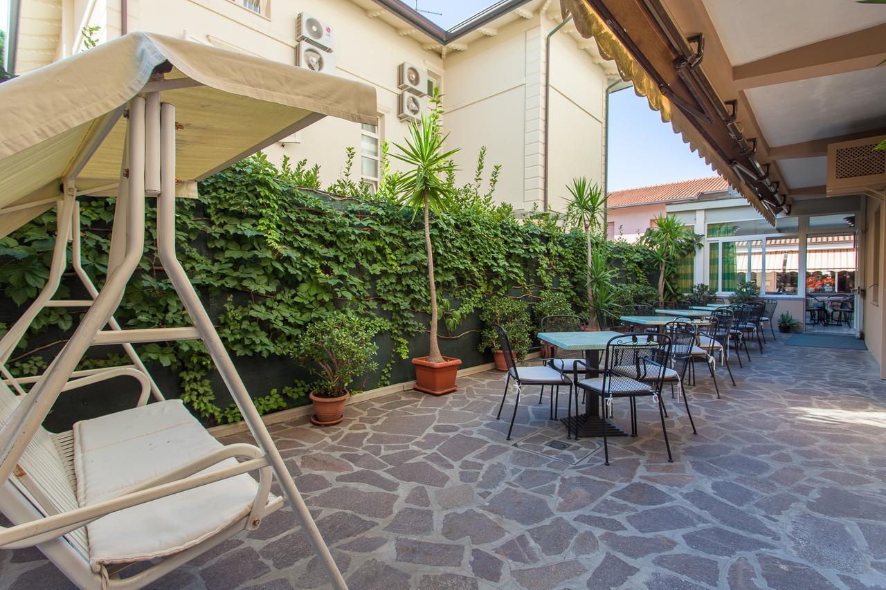 Hotel Benvenuti Gatteo a Mare Exterior photo