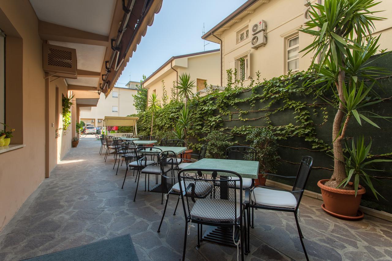 Hotel Benvenuti Gatteo a Mare Exterior photo
